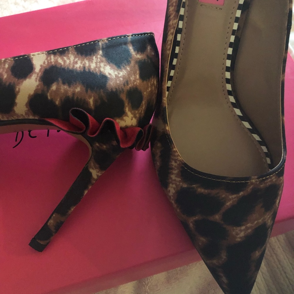 Betsey Johnson 3 1/2 inch high heel